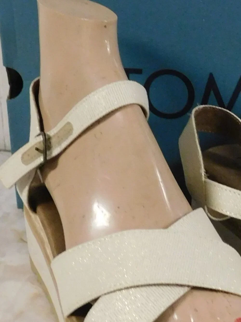 Toms NOELANI Natural / Gold Metallic Canvas Sandals NEW in Box 7